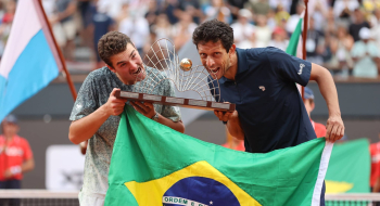 João Fonseca e Marcelo Melo garantem título de duplas do Rio Open
